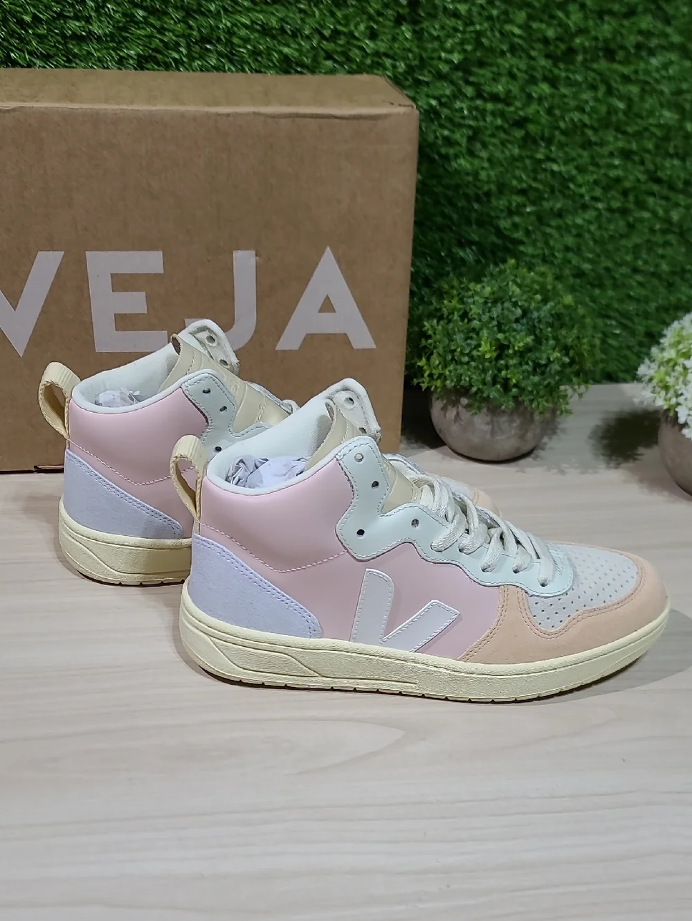 Veja Women's V-15 Sneakers Petale White Multico - US 7 NEW - Picture 3 of 9